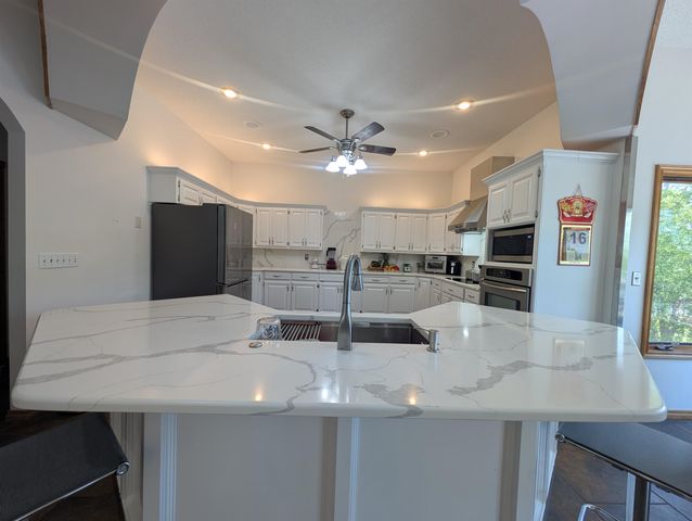 8253 E Oxford Ct, Wichita, KS 67226
