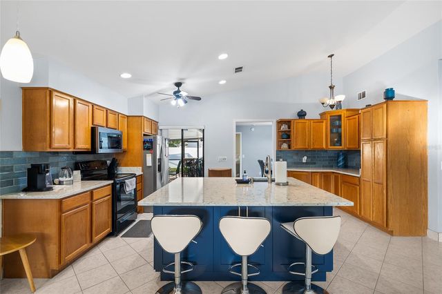 6713 LEEWARD ISLE WAY, Tampa, FL 33615