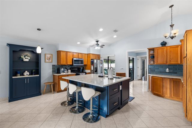 6713 LEEWARD ISLE WAY, Tampa, FL 33615