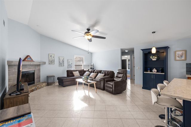 6713 LEEWARD ISLE WAY, Tampa, FL 33615