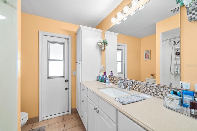 6713 LEEWARD ISLE WAY, Tampa, FL 33615