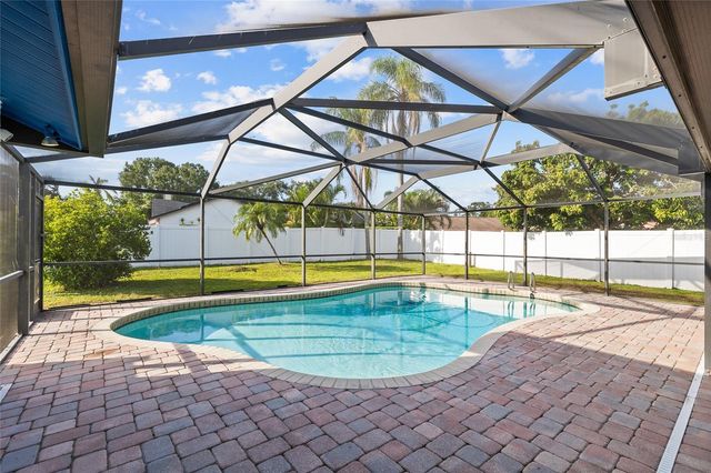 6713 LEEWARD ISLE WAY, Tampa, FL 33615