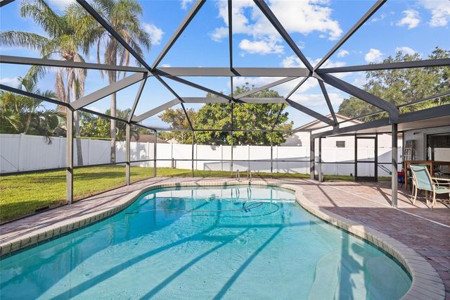 6713 LEEWARD ISLE WAY, Tampa, FL 33615