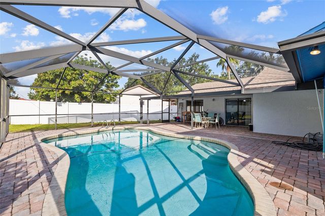 6713 LEEWARD ISLE WAY, Tampa, FL 33615