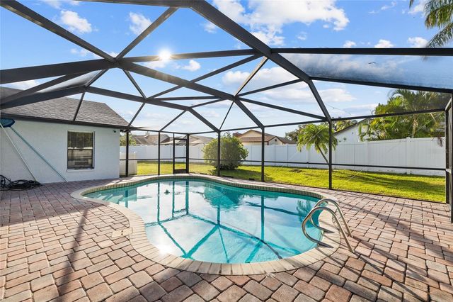 6713 LEEWARD ISLE WAY, Tampa, FL 33615