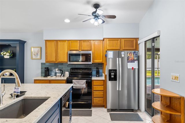 6713 LEEWARD ISLE WAY, Tampa, FL 33615