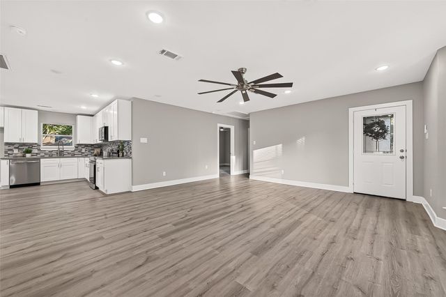 723 N Meyer Street, Sealy, TX 77474