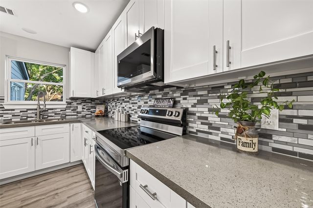 723 N Meyer Street, Sealy, TX 77474