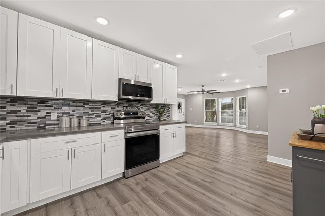 723 N Meyer Street, Sealy, TX 77474