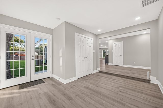 723 N Meyer Street, Sealy, TX 77474