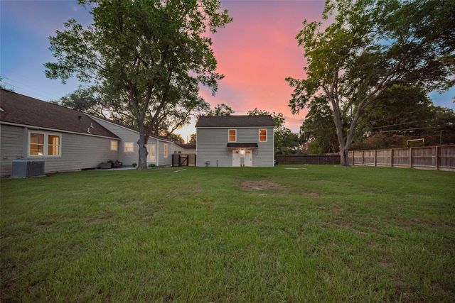 723 N Meyer Street, Sealy, TX 77474
