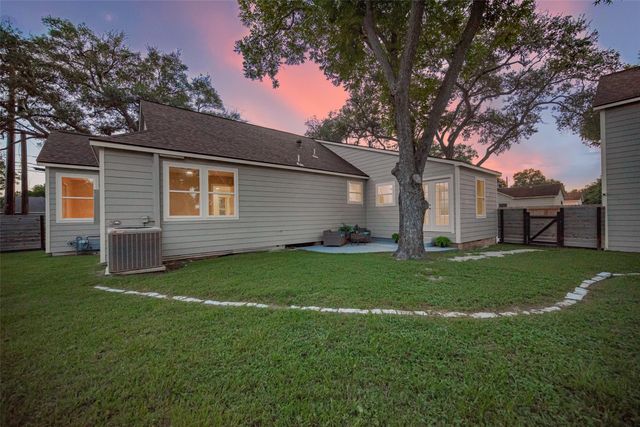 723 N Meyer Street, Sealy, TX 77474
