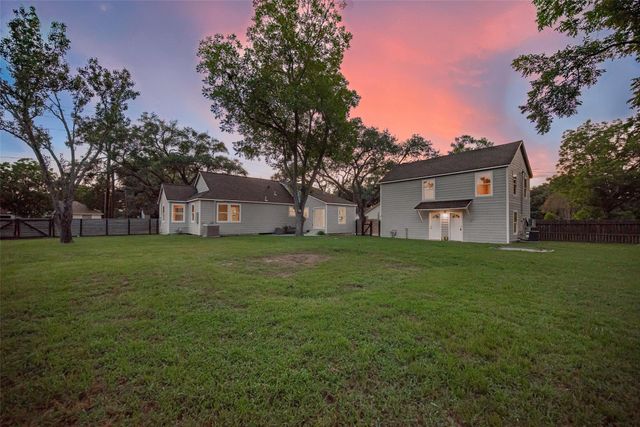 723 N Meyer Street, Sealy, TX 77474