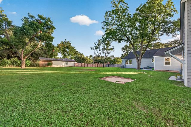 723 N Meyer Street, Sealy, TX 77474