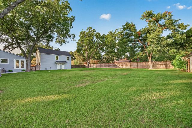 723 N Meyer Street, Sealy, TX 77474