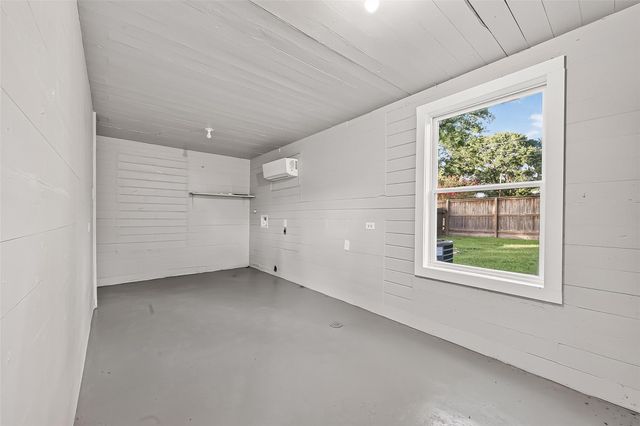 723 N Meyer Street, Sealy, TX 77474