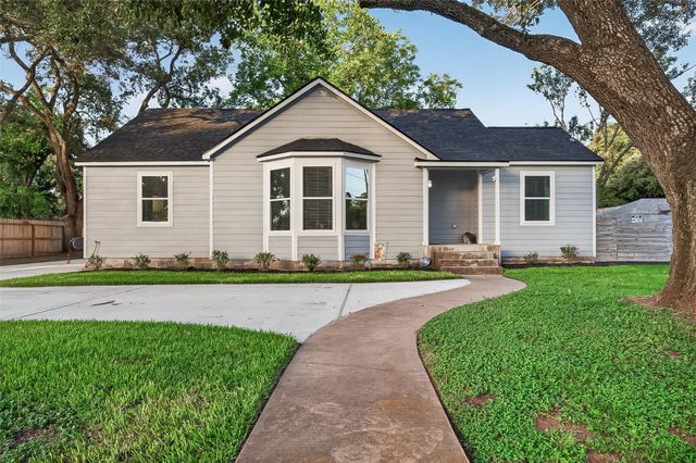 723 N Meyer Street, Sealy, TX 77474