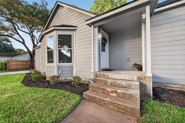 723 N Meyer Street, Sealy, TX 77474