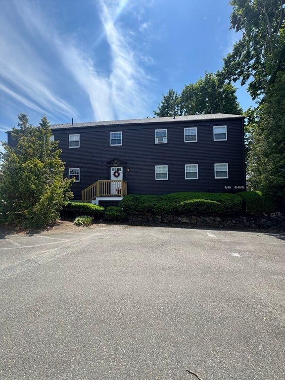 23 State 4, Marblehead, MA 01945