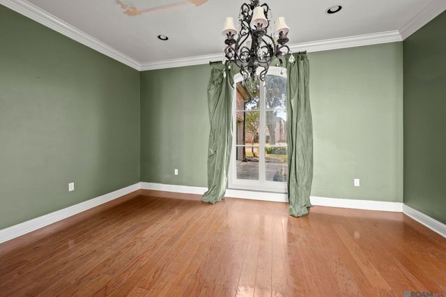 16456 Long Lake Dr, Prairieville, LA 70769