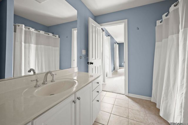 16456 Long Lake Dr, Prairieville, LA 70769