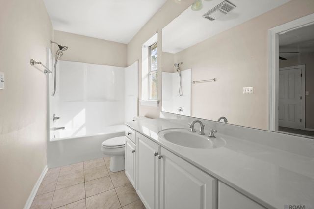 16456 Long Lake Dr, Prairieville, LA 70769