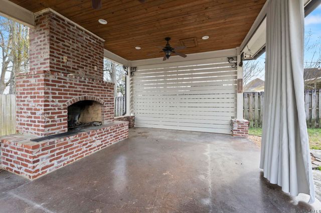 16456 Long Lake Dr, Prairieville, LA 70769