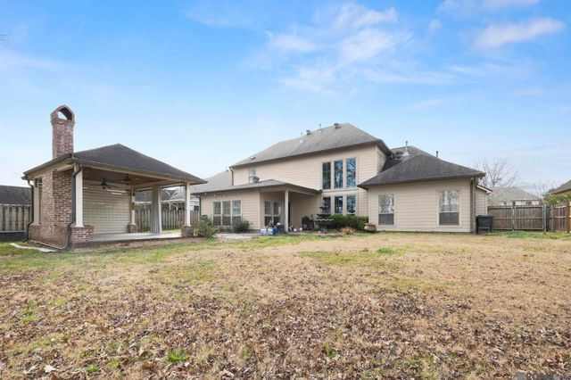 16456 Long Lake Dr, Prairieville, LA 70769