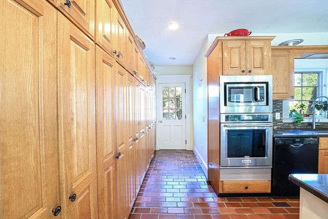 278 Slocum Rd, Dartmouth, MA 02747