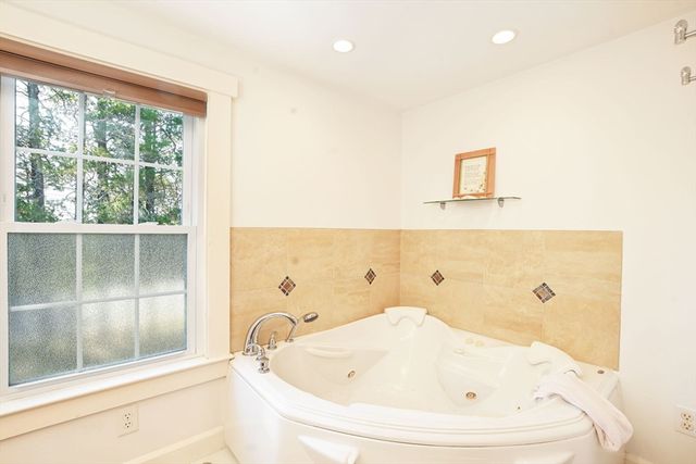 278 Slocum Rd, Dartmouth, MA 02747