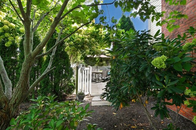 278 Slocum Rd, Dartmouth, MA 02747