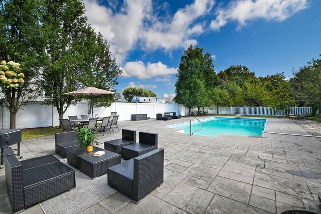 278 Slocum Rd, Dartmouth, MA 02747