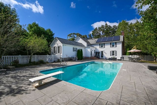 278 Slocum Rd, Dartmouth, MA 02747