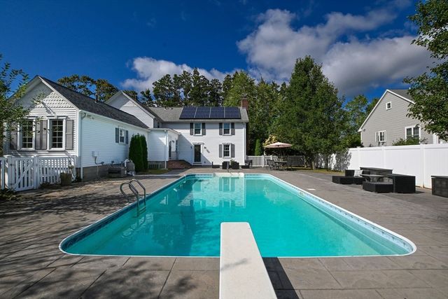 278 Slocum Rd, Dartmouth, MA 02747