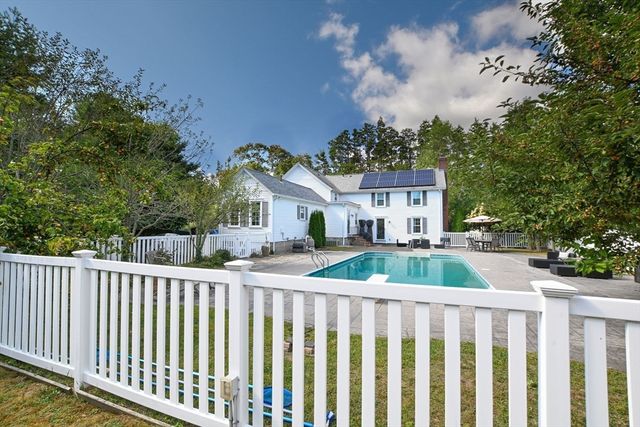 278 Slocum Rd, Dartmouth, MA 02747