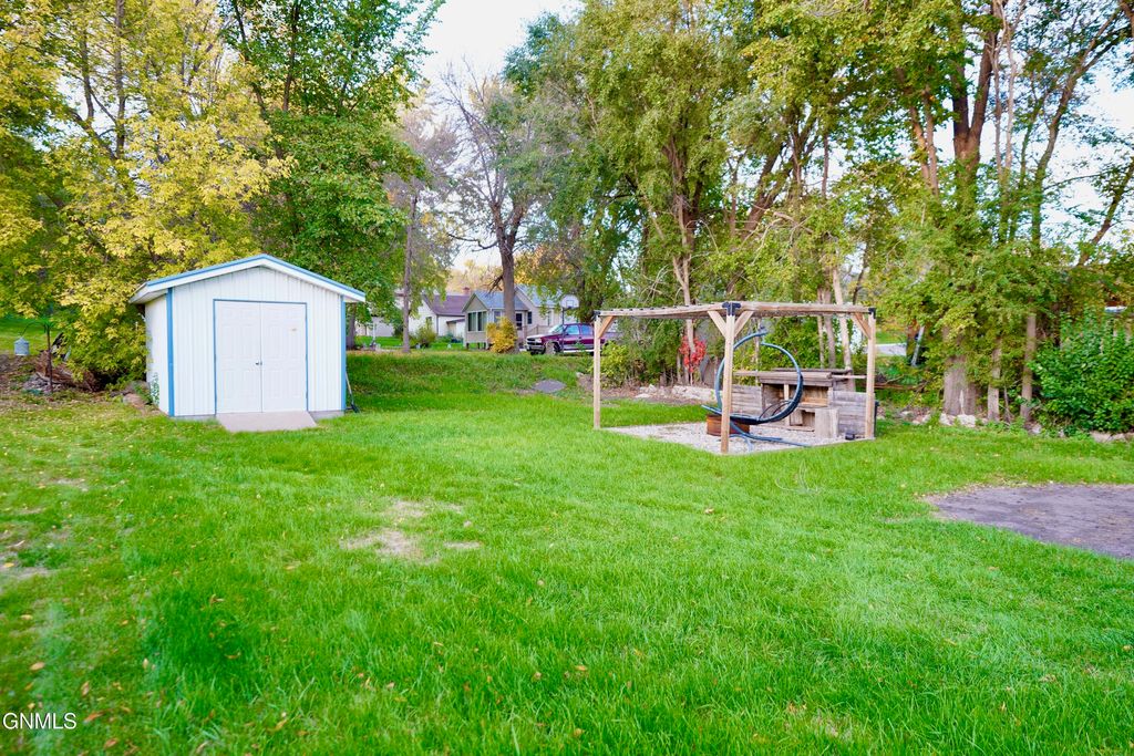 628 5th Street NW, Valley City, ND 58072 photo 3