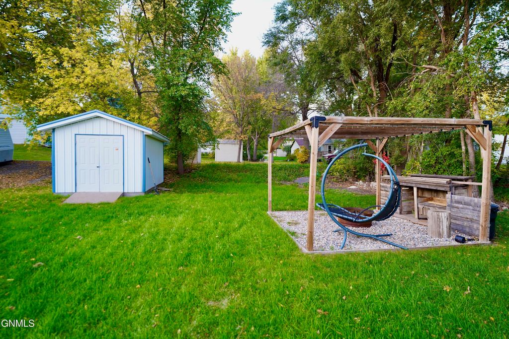 628 5th Street NW, Valley City, ND 58072 photo 5