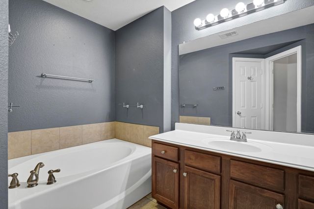 2700 Club Ridge Drive 8, Lewisville, TX 75067