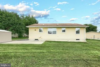 2 CHERRY CT, New Oxford, PA 17350