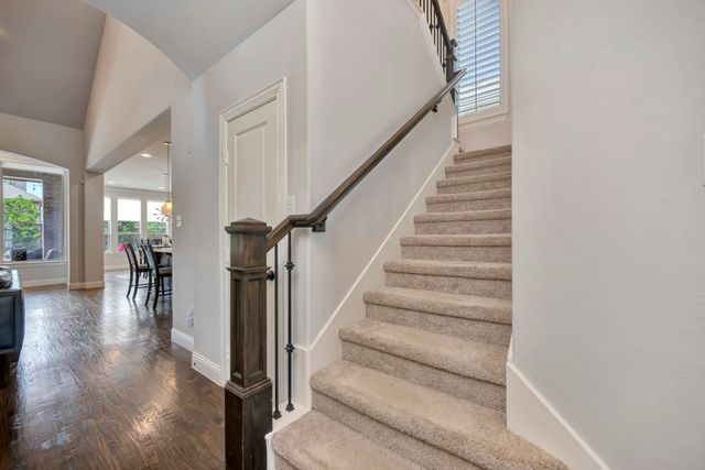 944 Highpoint Way, Roanoke, TX 76262