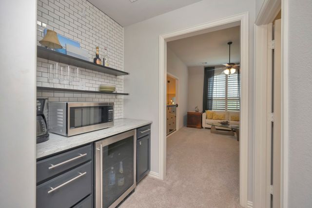 944 Highpoint Way, Roanoke, TX 76262