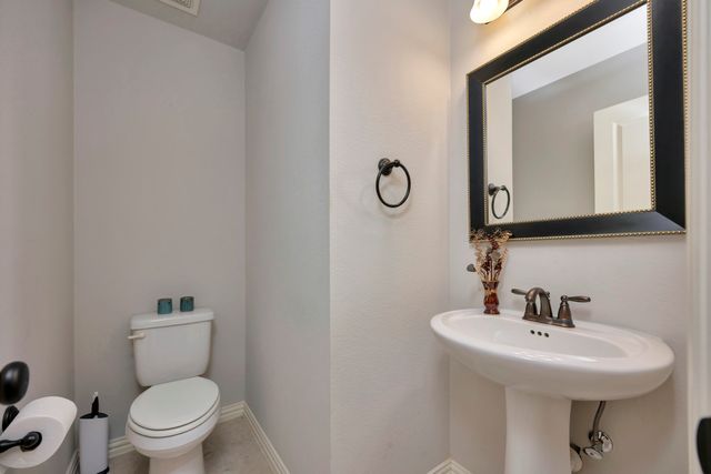 944 Highpoint Way, Roanoke, TX 76262