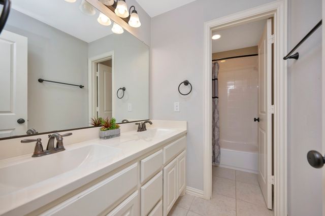 944 Highpoint Way, Roanoke, TX 76262