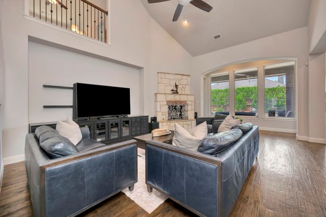 944 Highpoint Way, Roanoke, TX 76262