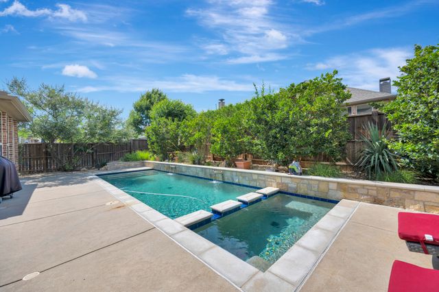 944 Highpoint Way, Roanoke, TX 76262