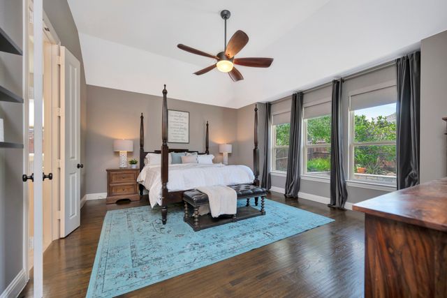 944 Highpoint Way, Roanoke, TX 76262