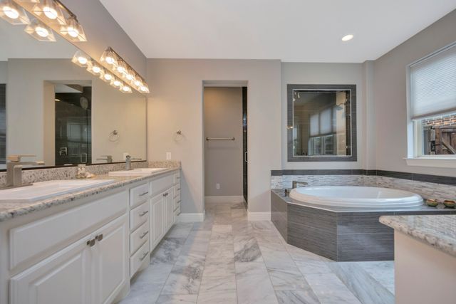 944 Highpoint Way, Roanoke, TX 76262