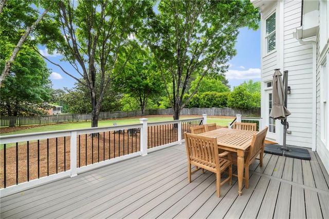 210 Hamilton Way, Roswell, GA 30075