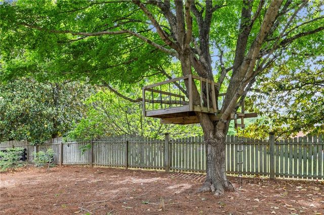 210 Hamilton Way, Roswell, GA 30075
