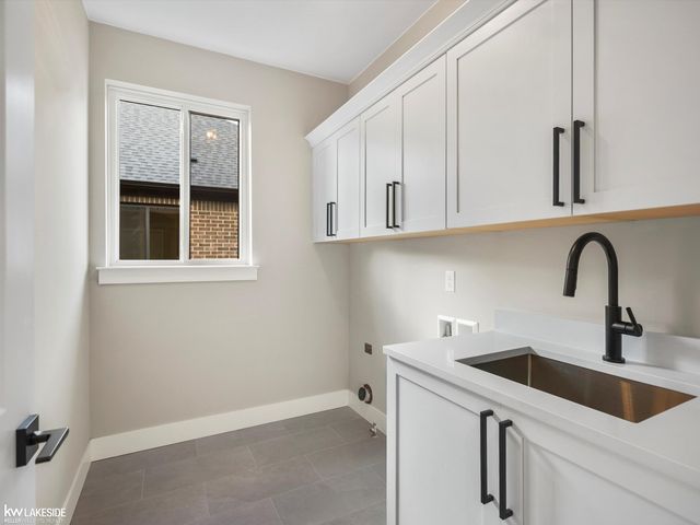 19307 Springbrook Drive, Macomb Twp, MI 48044